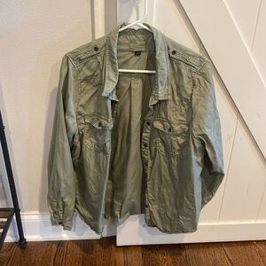 Universal thread button down